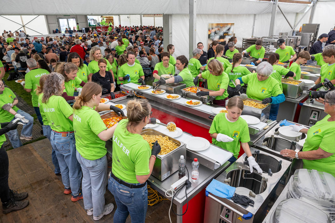 Alles bereit für das VIP-Bankett am Zuger Kantonalen Schwingfest in Neuheim.