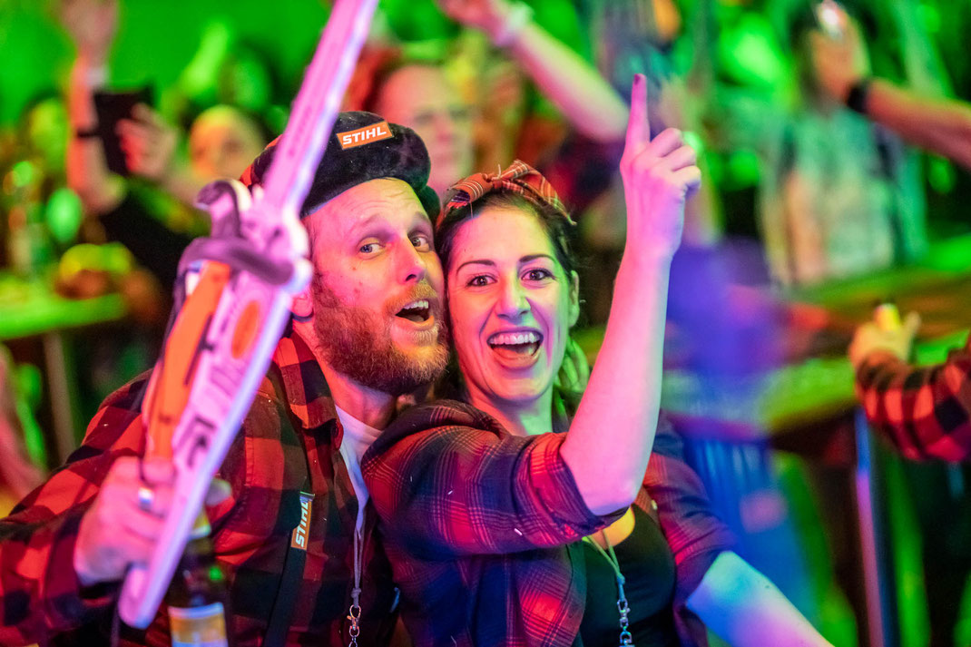 Grosser Höhepunkt: Der Live-Auftritt der «Stubete Gäng» mit ihrem grossen Hit «Richi», der dem ganzen Abend das Motto gab – auch punkto Outfit. Hier die Fischer-Gäng in Action.