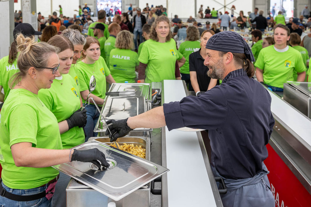 Catering Services der Migros Luzern am Zuger Kantonalen Schwingfest in Neuheim - Fotos by Thomi Studhalter, faszination fotografie, Willisau