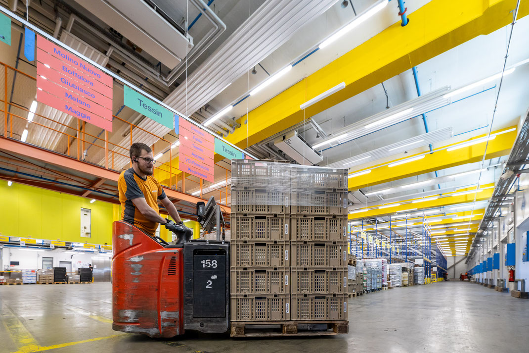 Waren-Bereitstellung für Migros Tessin
