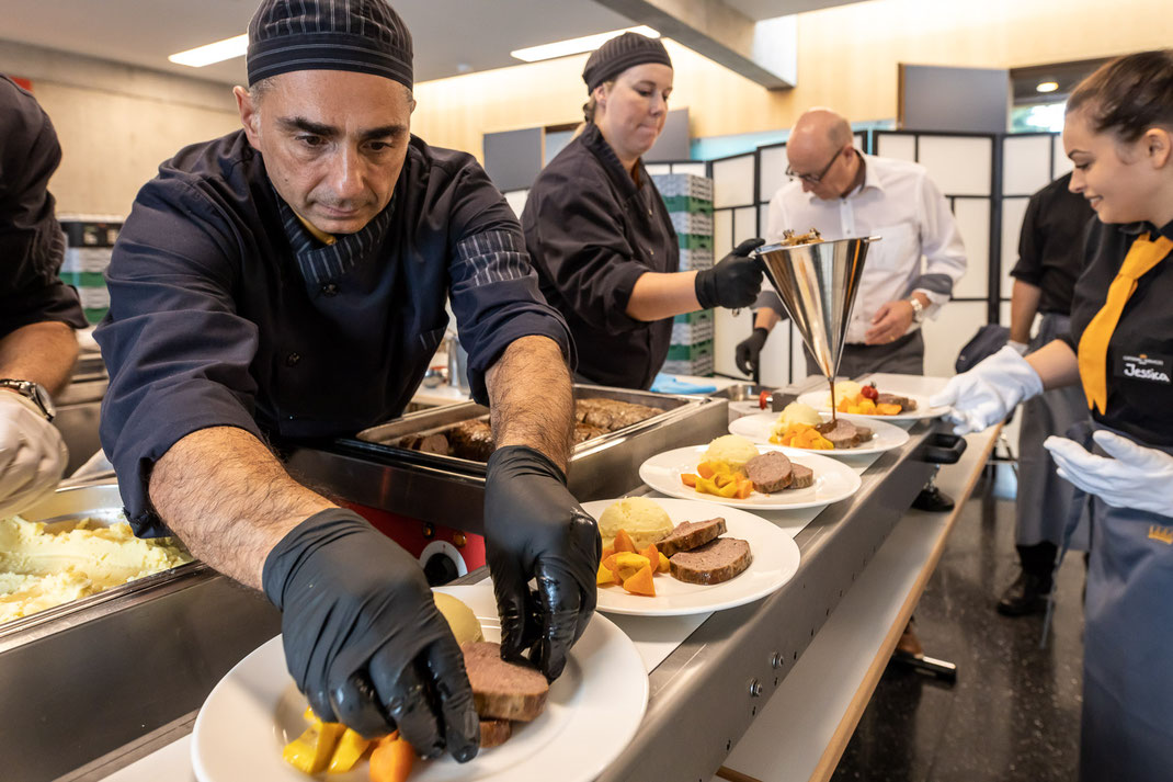 Catering-Services der Migros Luzern im Einsatz