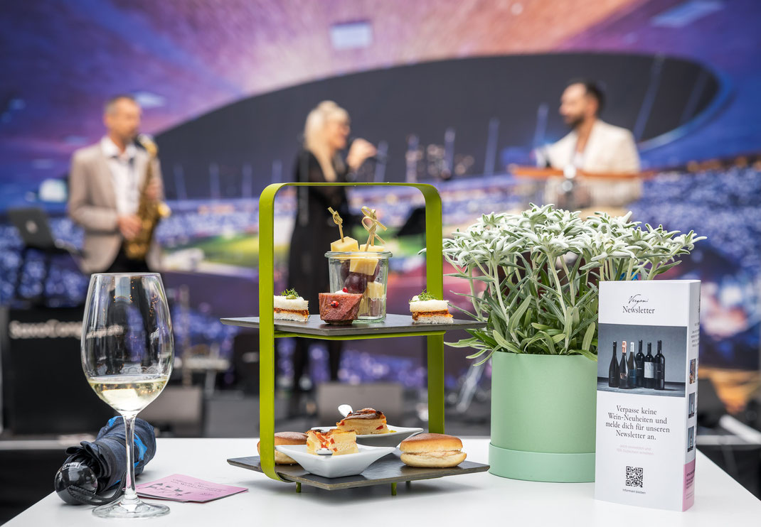 Die Apéro-Häppchens stehen bereit, die Musik spielt: Migros Catering Services Zürich am Leichtathletik-Meeting Weltklasse Zürich