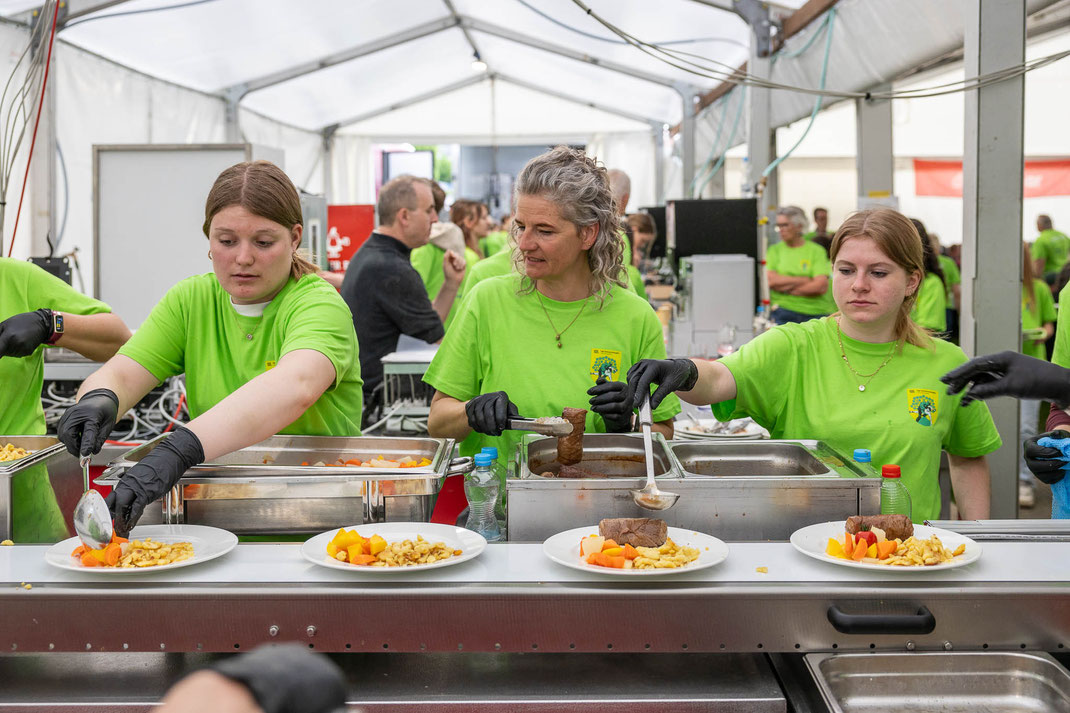 Catering Services der Migros Luzern am Zuger Kantonalen Schwingfest in Neuheim - Fotos by Thomi Studhalter, faszination fotografie, Willisau