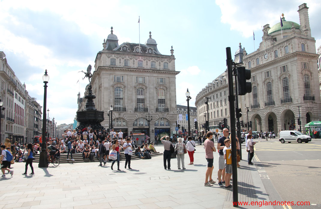 Die besten Sehenswürdigkeiten in London: Blick zum Piccadilly Circus mit dem Eros-Brunnen