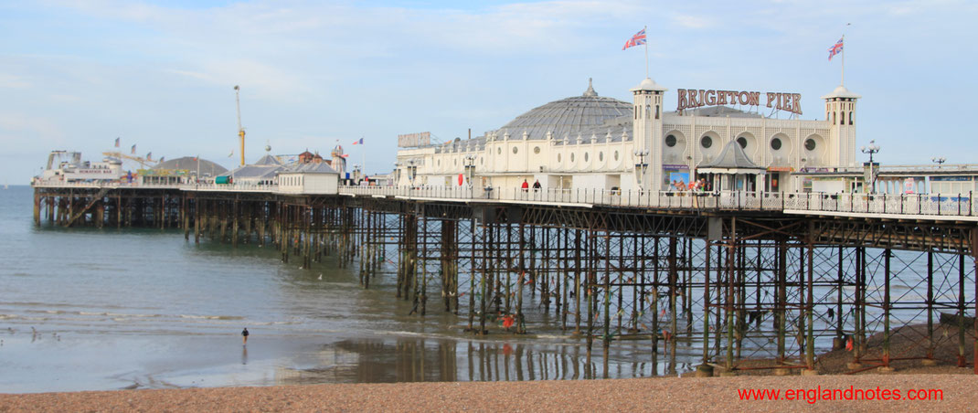 Sehenswürdigkeiten und die Geschichte von Brighton, England: Brighton Pier im Seebad.