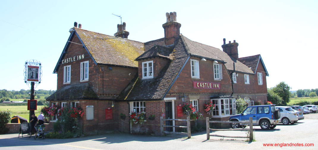 Die Geschichte der English Pubs, der englischen Kneipen, das Castle Inn am Bodiam Castle, Sussex, England