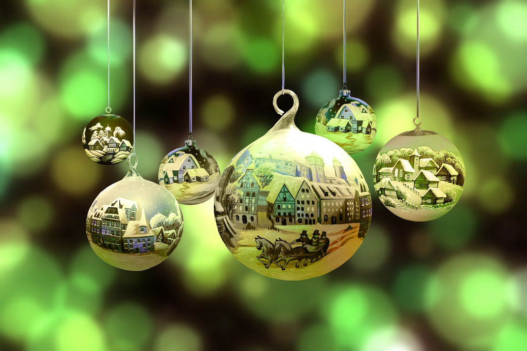 Englische Weihnachtstraditionen: Christmas Carols, Weihnachtsfeiern und Weihnachtsmärkte