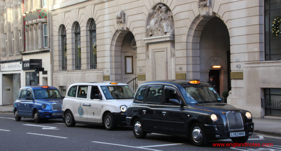 Londons Taxis - Die Geschichte der Black Cabs: im Zentrum von London. Grundgebühr im Taxi und Taxometer. 