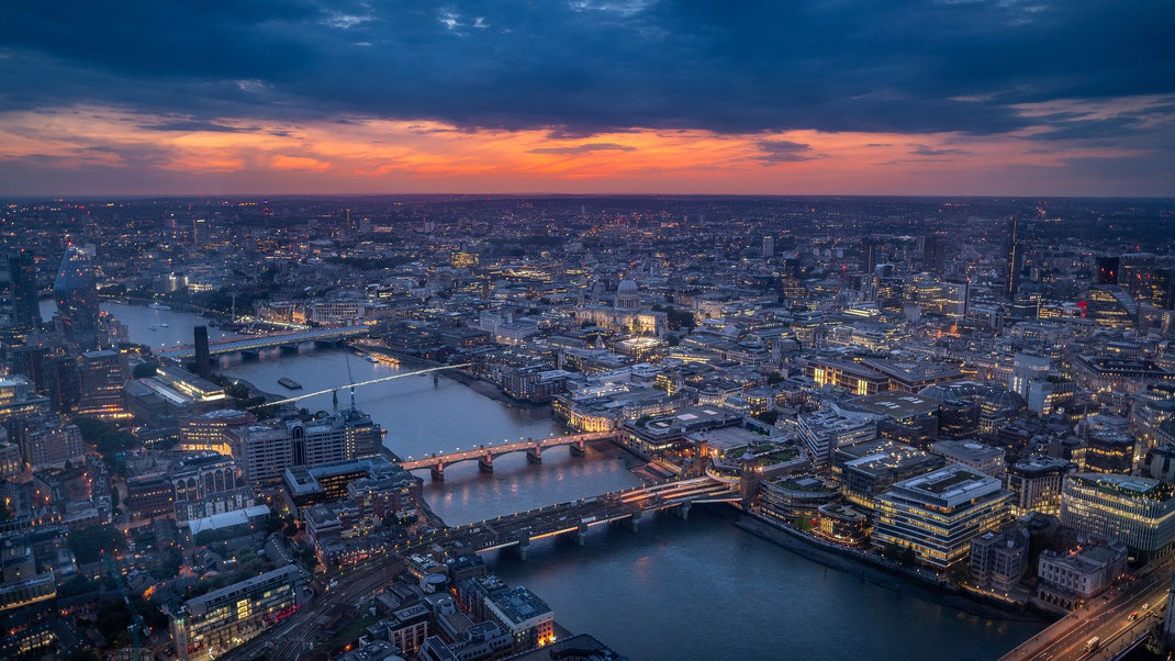 Die besten Reiseberichte über England. Katy Schlegel Glücksorte in London