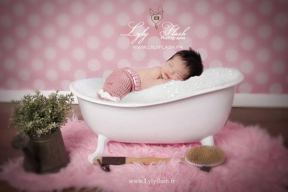 photo bain bébé naissance