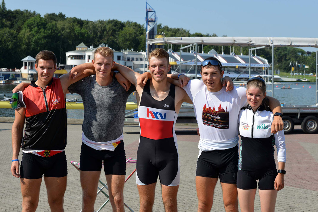 Lukas Geller (Crefelder Ruder-Club 1883), Max John (Olympischer Ruder-Club Rostock von 1956), Henry Hopmann (Hanauer RC Hassia), Leon Schandl (Bessel-Ruder-Club), Steuerfrau Larina Hillemann (Lübecker Rudergesellschaft von 1885). Foto: 2000meter.de