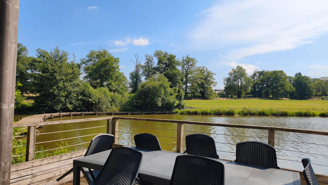Gîte NENUPHAR 6 personnes, terrasse sur l'étang et poste de pêche, Hameau des Pouyades, Magnac-Laval