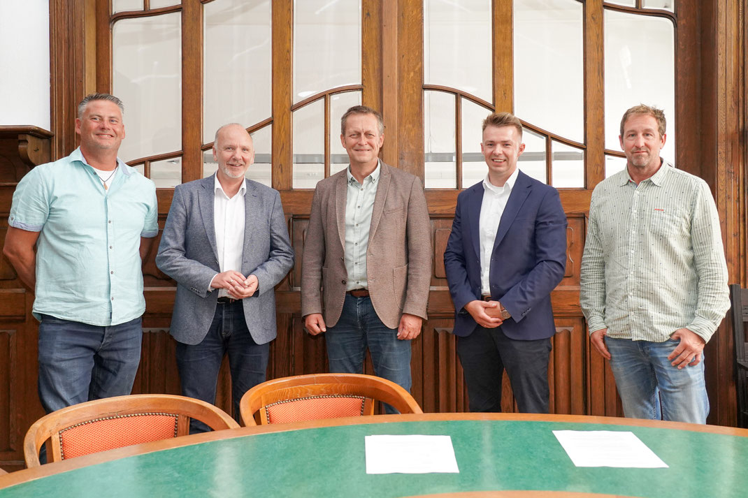 Auf dem Foto sieht man von links nach rechts: Christoph Michaelsen, Axel Held, Jürgen Akkermann, Raphael Warnecke und Björn Leidheiser.