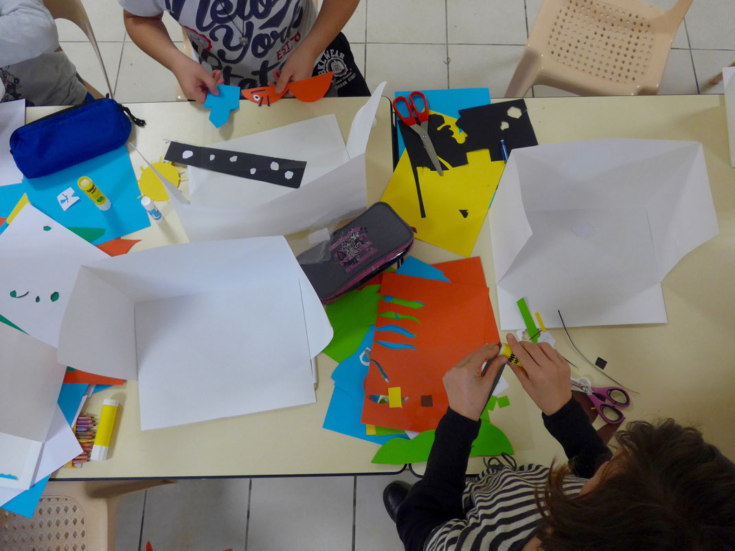 Médiathèque G Ganguilhem de Castelnaudary / Atelier papier et marionnettes d'ombre à propos du spectacle "Musique de papier" Cie Le Concert impromptu