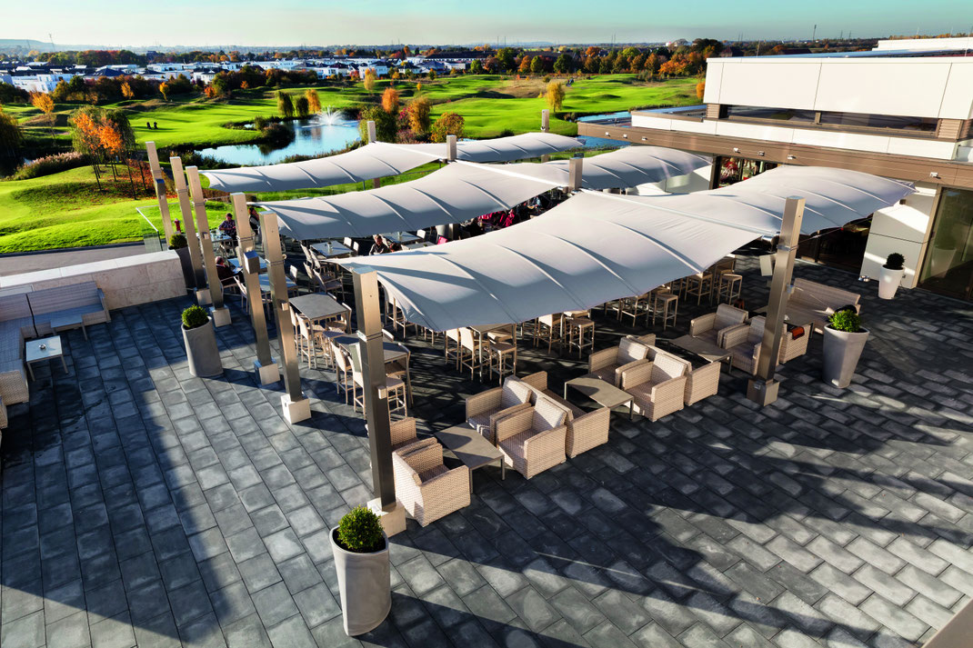 Großraumbeschattung im Gastronomie Bereich durch Sonnensegel