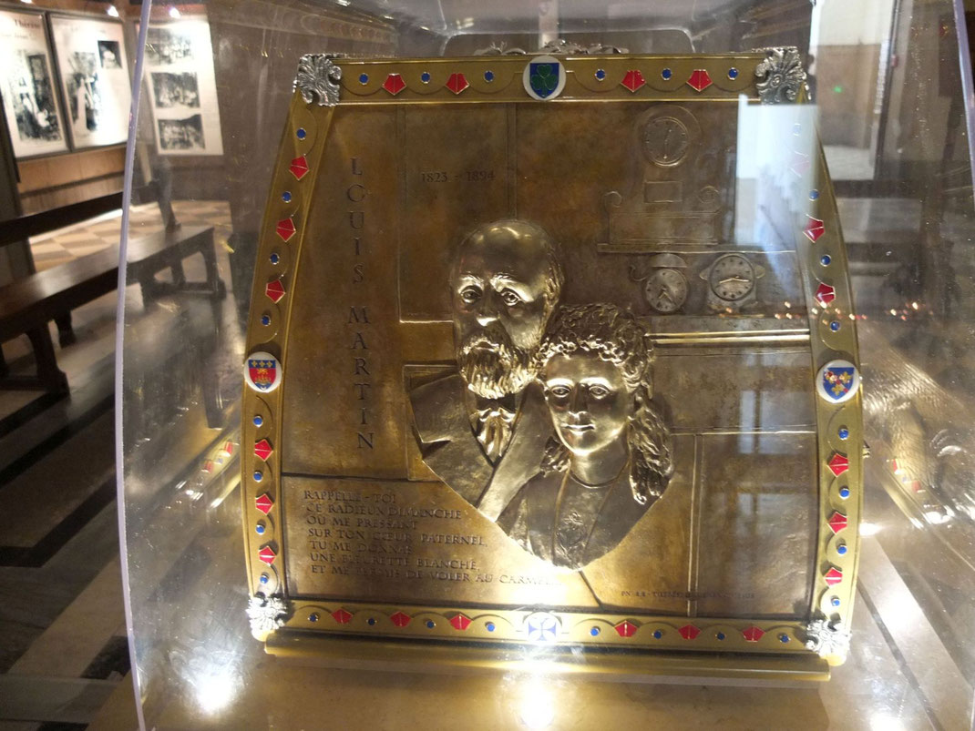 Reliquaire de Zélie et louis Martin, dans la crypte de la basilique