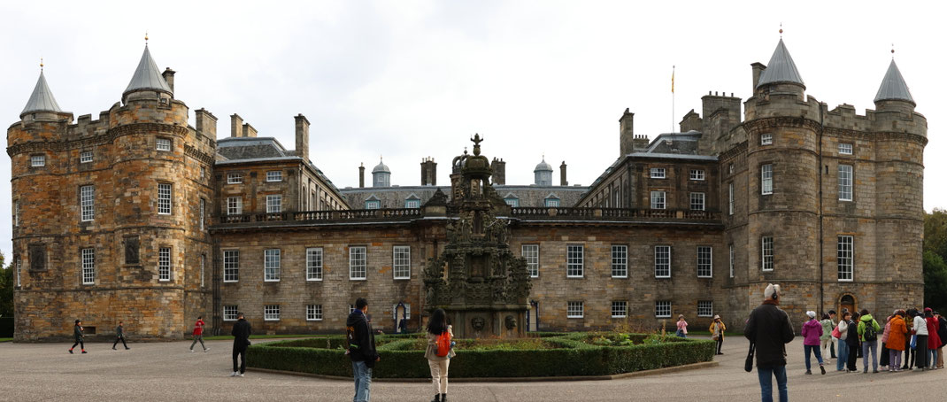 Sehenswürdigkeiten Schottland: Holyrood Palace in Edinburgh. Hier lebten und repräsentierten die schottischen Könige während Jahrhunderte, unter anderem Maria Stuart.