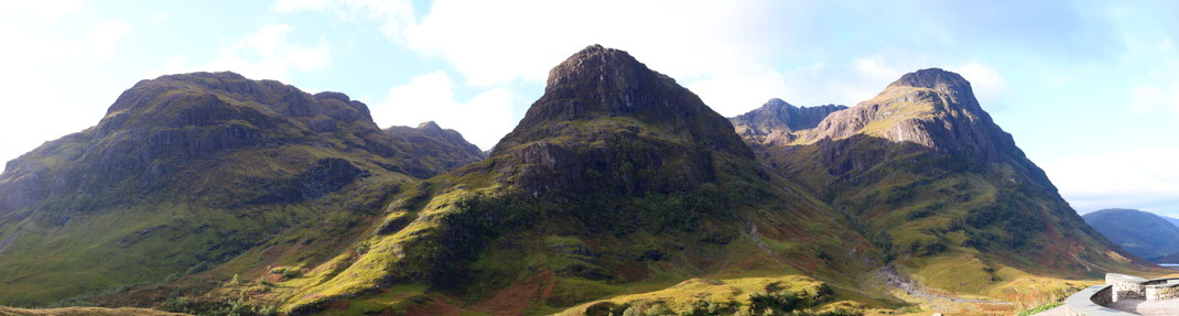 Sehenswürdigkeiten Schottland: Der atemberaubende Gebirgszug «Three Sisters of Glencoe», die drei markanten Bergrücken des Bidean Nam Bian Mountain.