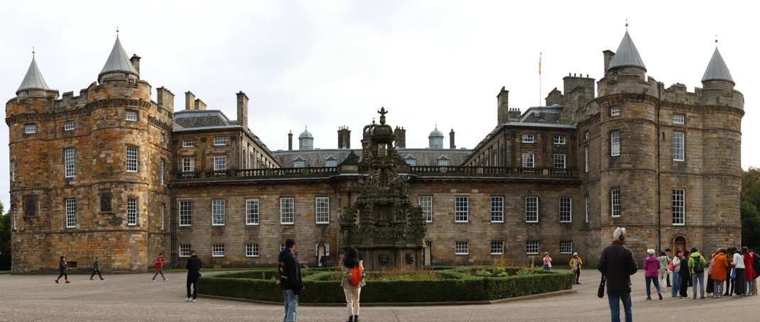 Schottlands Schlösser: Holyrood Palace in Edinburgh war die königliche Residenz. Hier lebten und repräsentierten unter anderem Maria Stuart und König Jakob VI.