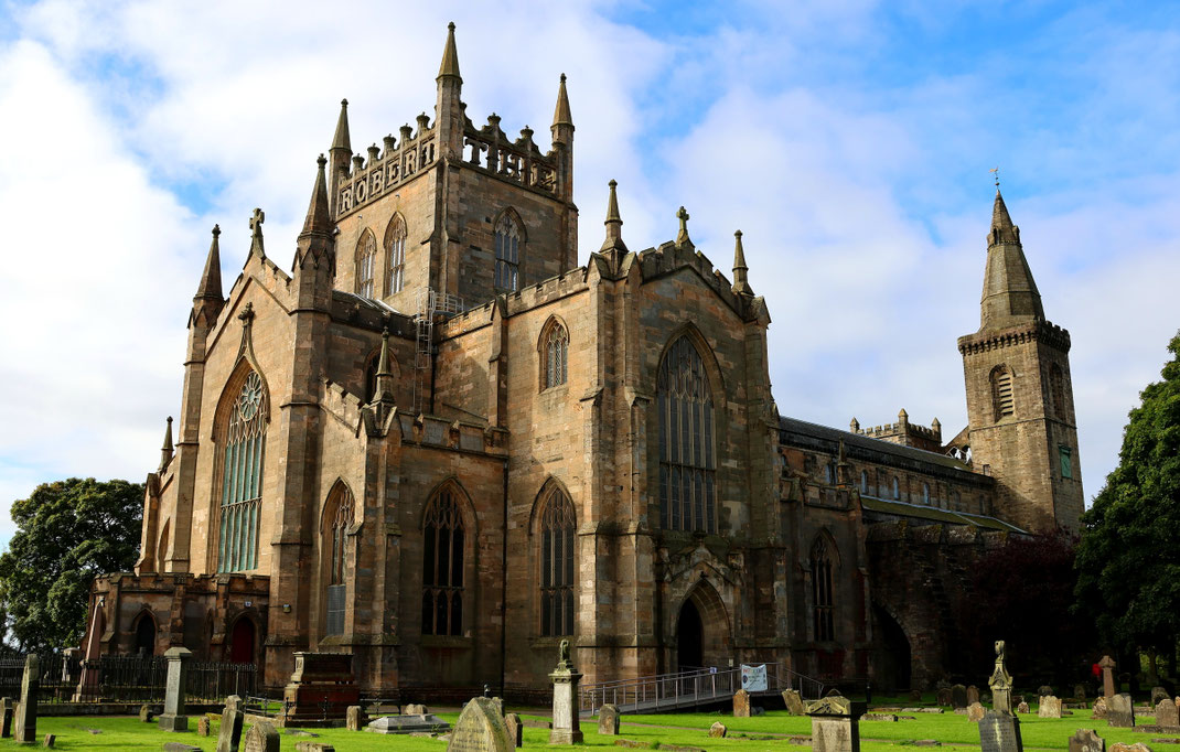 Sehenswürdigkeiten Dunfermline: Dunfermline Abbey aus dem 12. Jahrhundert. 