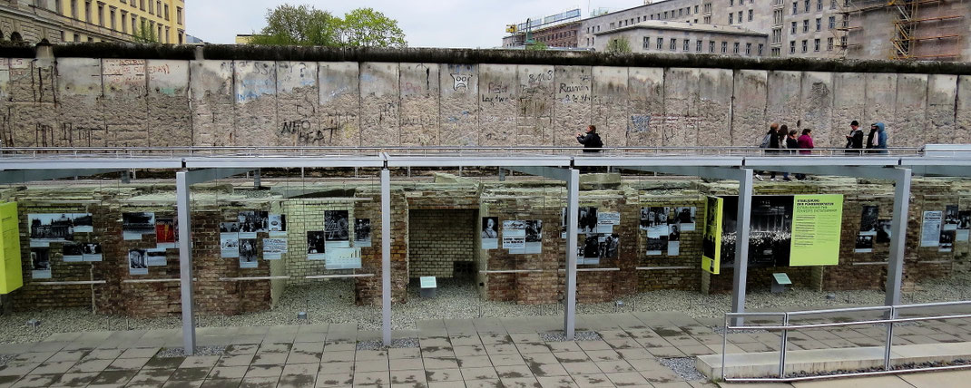Sehenswürdigkeiten Berlin: Das Mauerstück des Projekts «Topographie des Torrors» wird genutzt, um den Terror während der Zeit der nationalsozialistischen Regierung zu dokumentieren und aufzuarbeiten.