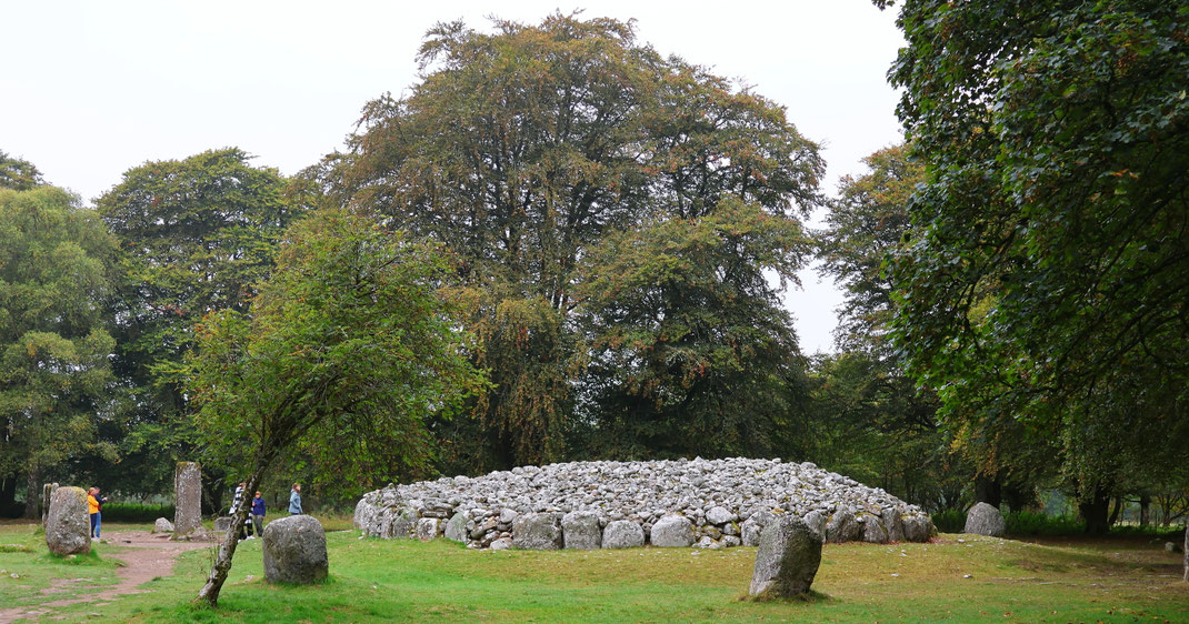 Schottlands Blockbuster-Drehorte: Claire Randall wird in «Outlander» in einem mysteriösen Ritual in den Clava Cairns in das Jahr 1743 transportiert.