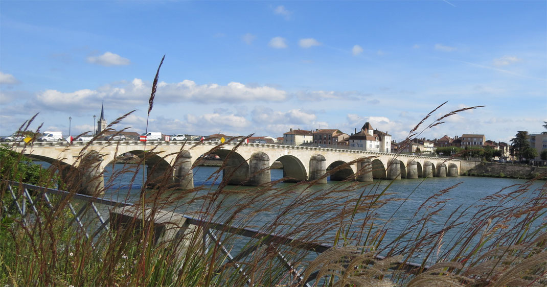 Sehenswürdigkeiten Mâcon: Die Pont Saint Laurent über die Saône.