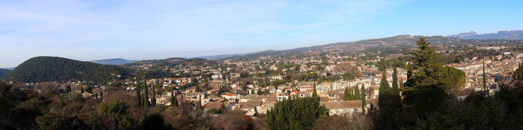 Sehenswürdigkeiten Vaison-la-Romaine: Die Unterstadt von Vaison-la-Romaine liegt am Fluss Ouvèze in einer leichten Talsenke.