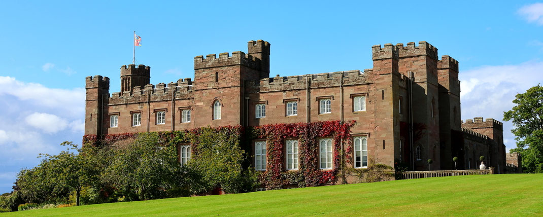 Sehenswürdigkeiten Schottland: Dort wo heute das Scone Palace steht, wurden früher die schottischen Könige gekrönt. Ein Ort der Legenden.