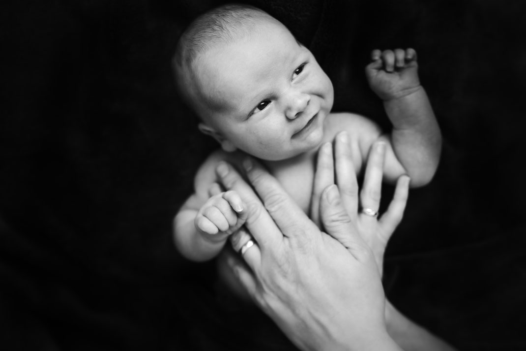 Babyshooting-Neugeborenenshooting-Fotograf Schloß Holte-Fotograf Bielefeld-Babyfotograf-Neugeborenenfotograf-Babybilder Schloß- Holte-Stukenbrock Verl Gütersloh