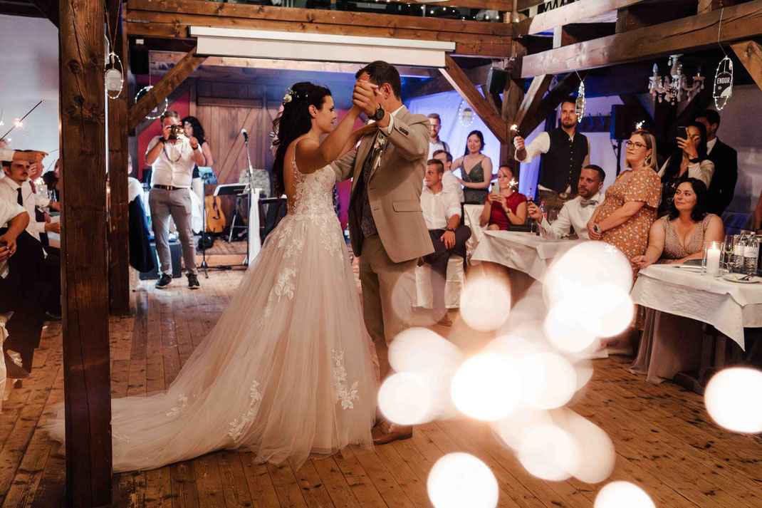 Hochzeitstanz derjungwirt - Goettelsbrunn Niederoesterreich fotograf