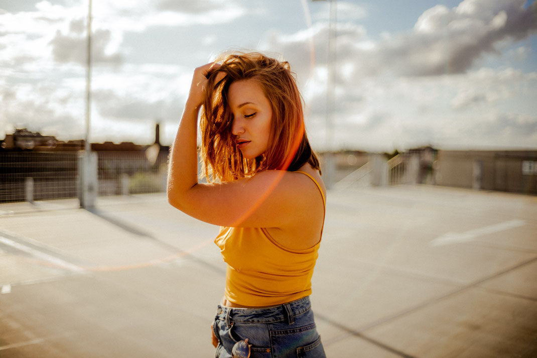 Fotoshooting mit Janin im Gegenlicht