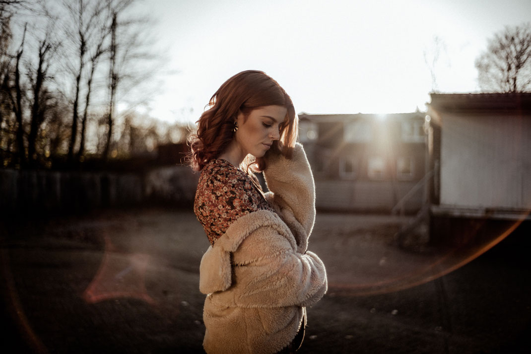 Model beim Fotoshooting Gegenlicht