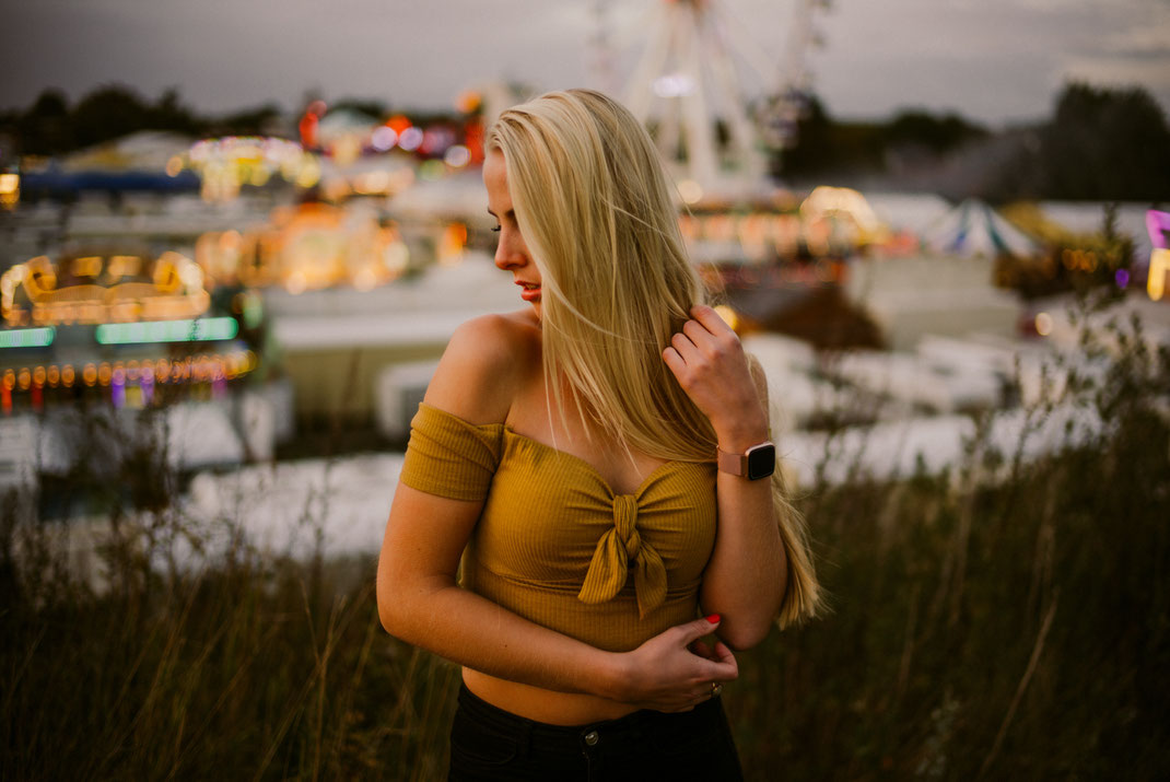 Junge Frau beim Fotoshooting auf dem Oldenburger Kramermarkt Fotograf Oldenburg