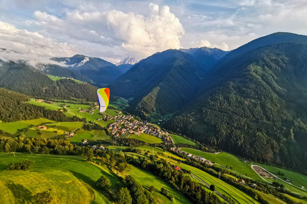 Gleitschirmschule Air-Time Paragliding im Schwarzwald Flugschule Oberkirch Gleitschirmflugschule zentral zwischen den Großstädten Karlsruhe, Offenburg, Freiburg und Stuttgart