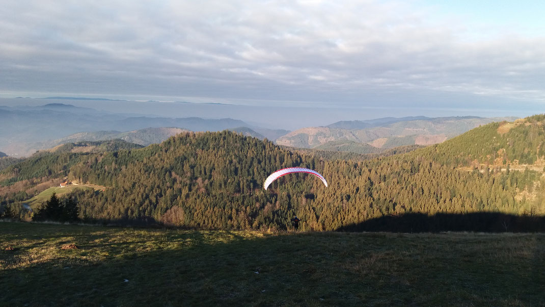 Gleitschirmschule Air-Time Paragliding im Schwarzwald Flugschule Oberkirch Gleitschirmflugschule Übungshang in Oppenau