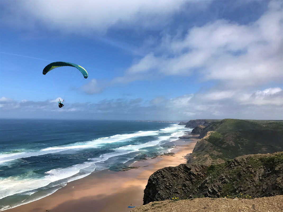 Gleitschirmschule Air-Time Paragliding Flugschule Oberkirch Oppenau Ausbildung Gleitschirmreisen Portugal Airtime  zentral zwischen den Großstädten Karlsruhe, Offenburg, Stuttgart und Freiburg