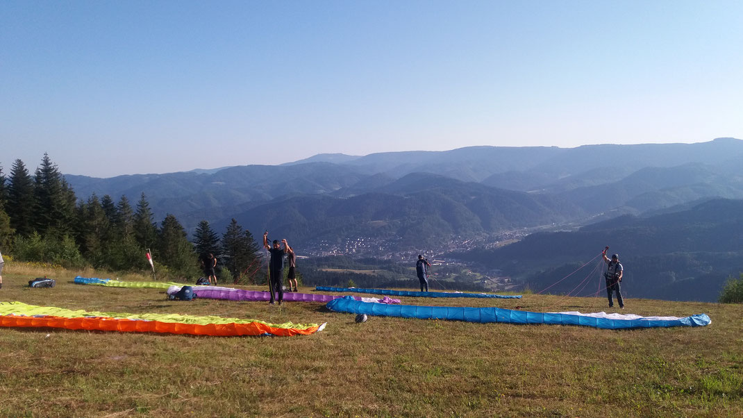 Gleitschirmschule Air-Time Paragliding im Schwarzwald Flugschule Oberkirch Gleitschirmflugschule zentral zwischen den Großstädten Karlsruhe, Offenburg, Freiburg und Stuttgart