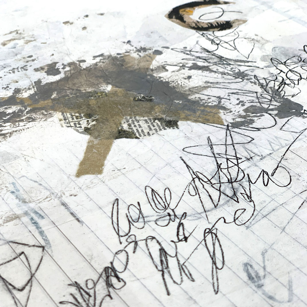 Detailaufnahme Farb-Archäologie, Textur aus altem Papier, Gesso und Graphit, Claudia König Dortmund