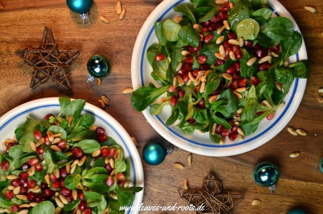 Vegetarisches, veganes Weihnachtsmenü Vorspeise Feldsalat
