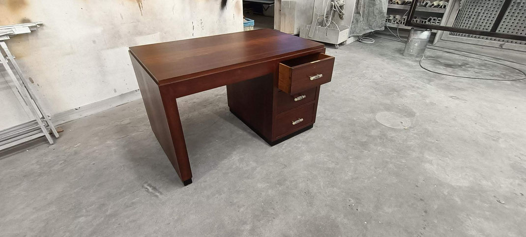 Bureau art déco en acajou restauré par les Ateliers Anthonee