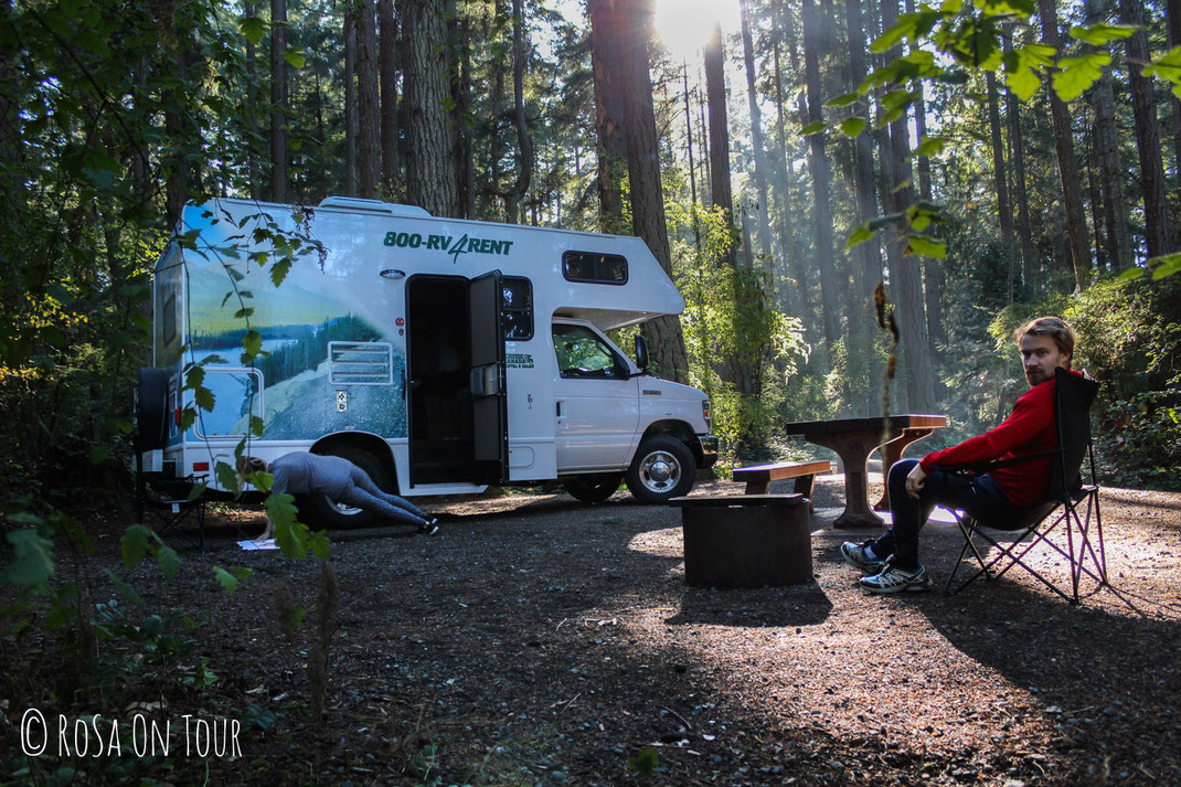 Sport vor dem Camper - dank den grossen und ziemlich privaten Stellplätzen war das gut möglich!