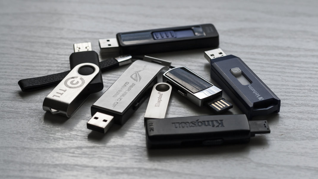 USB MEMORY STICKS