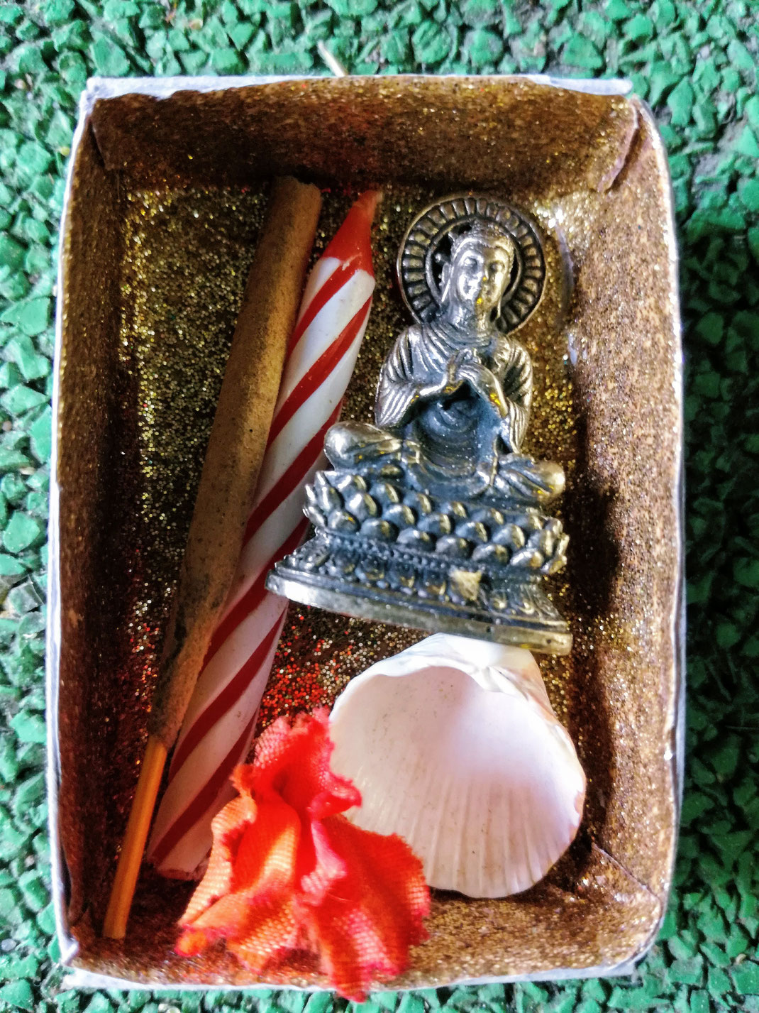 Verschenk’ einen Glücksmoment, Hosentaschen-Altar von elephanten, Hosentaschen-Altar in einer Streichholzschachtel, Altar für unterwegs, Buddha Nature