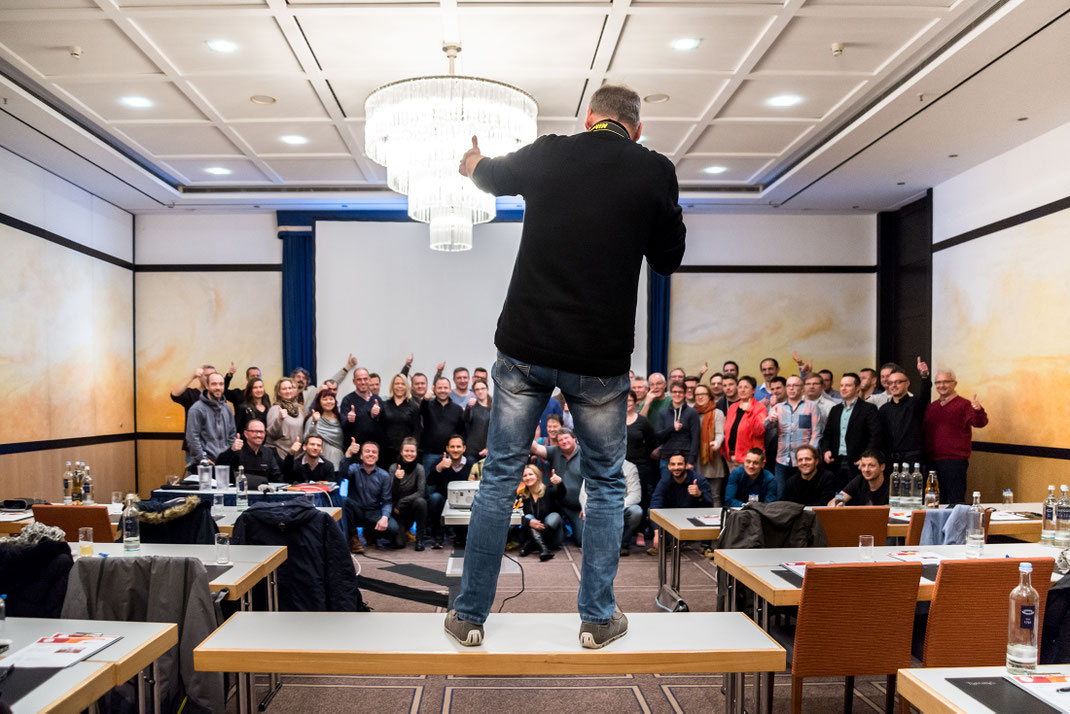 Businessfotograf in action-Businessfotografie-Unternehmensfotos-Praxisfotos-Immobilienfotos