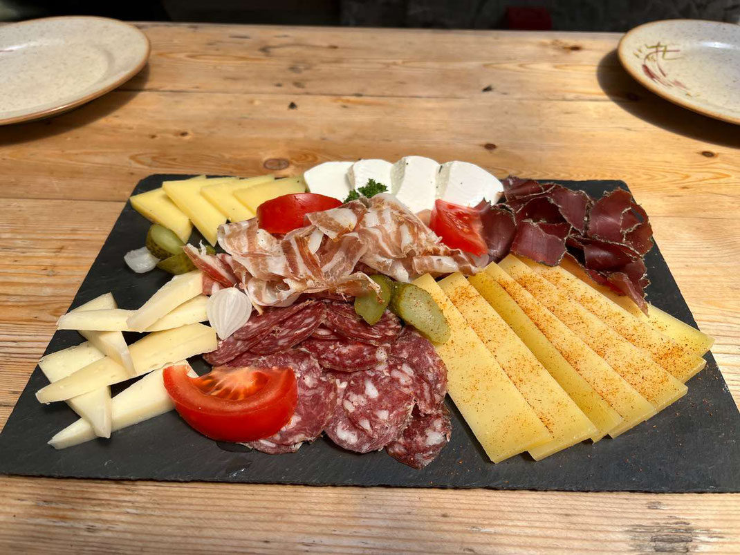 Ein Alpkäse sollte auf keinem Apéroplättli fehlen. Quelle: Fahrettin Calislar
