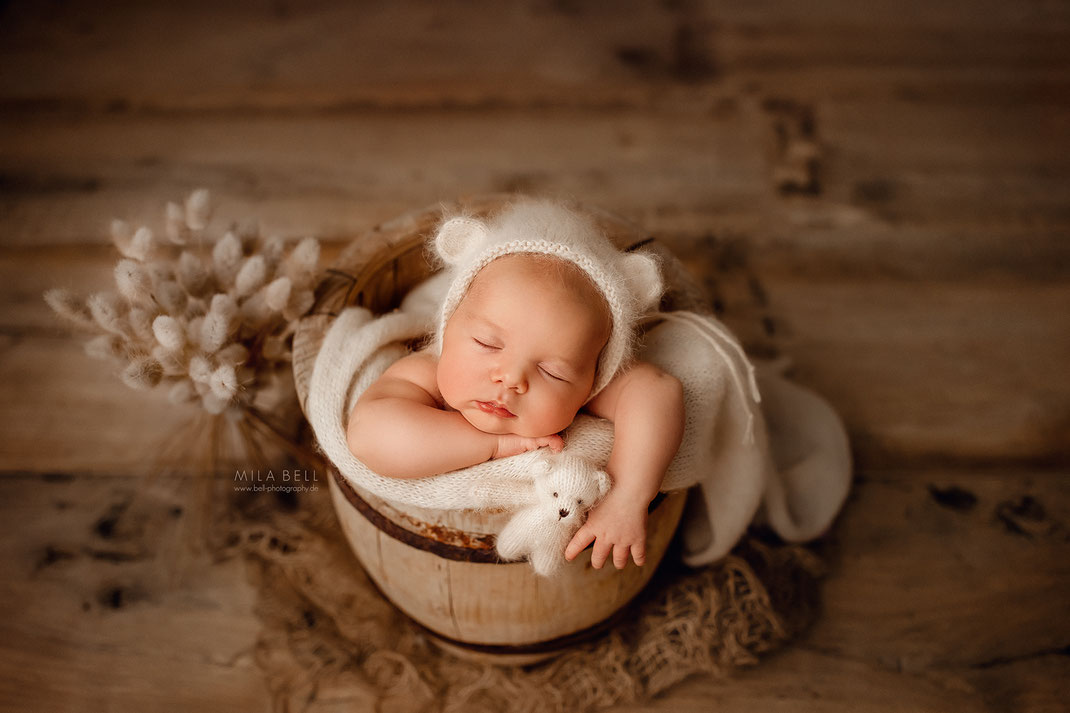 Babyfotograf Berlin Babyfotos Neugeborenenfotos Newborn Boho Kleid Pampas Geschwister 