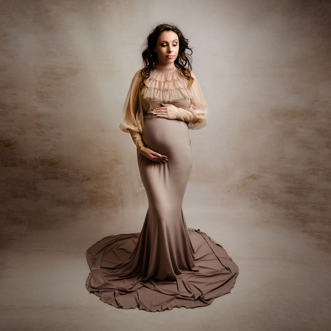 photo femme enceinte avec petit ventre