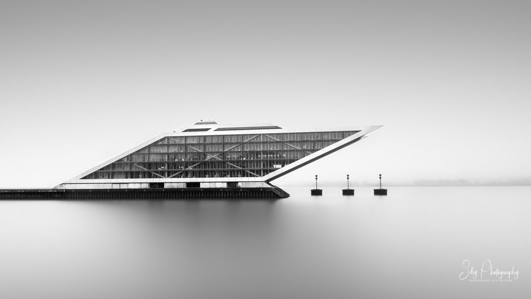 Hamburg / Dockland, Hamburger Hafen, Langzeitbelichtung, 2024, © Silly Photography