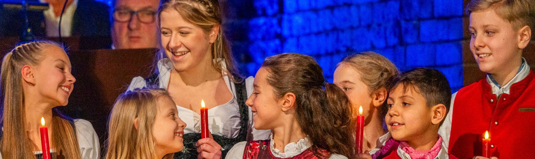 Kinder- und Jungsolisten der Engelsstimmen als Hirtenkinder